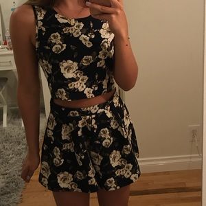 Two pieces top/skort floral print - Sz Small